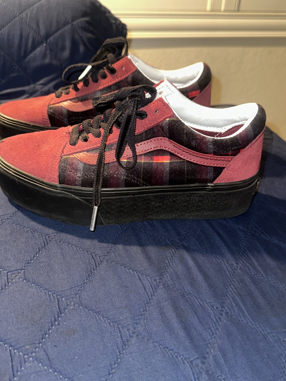 Classic Platform Vans Women's in Burgundy and Black